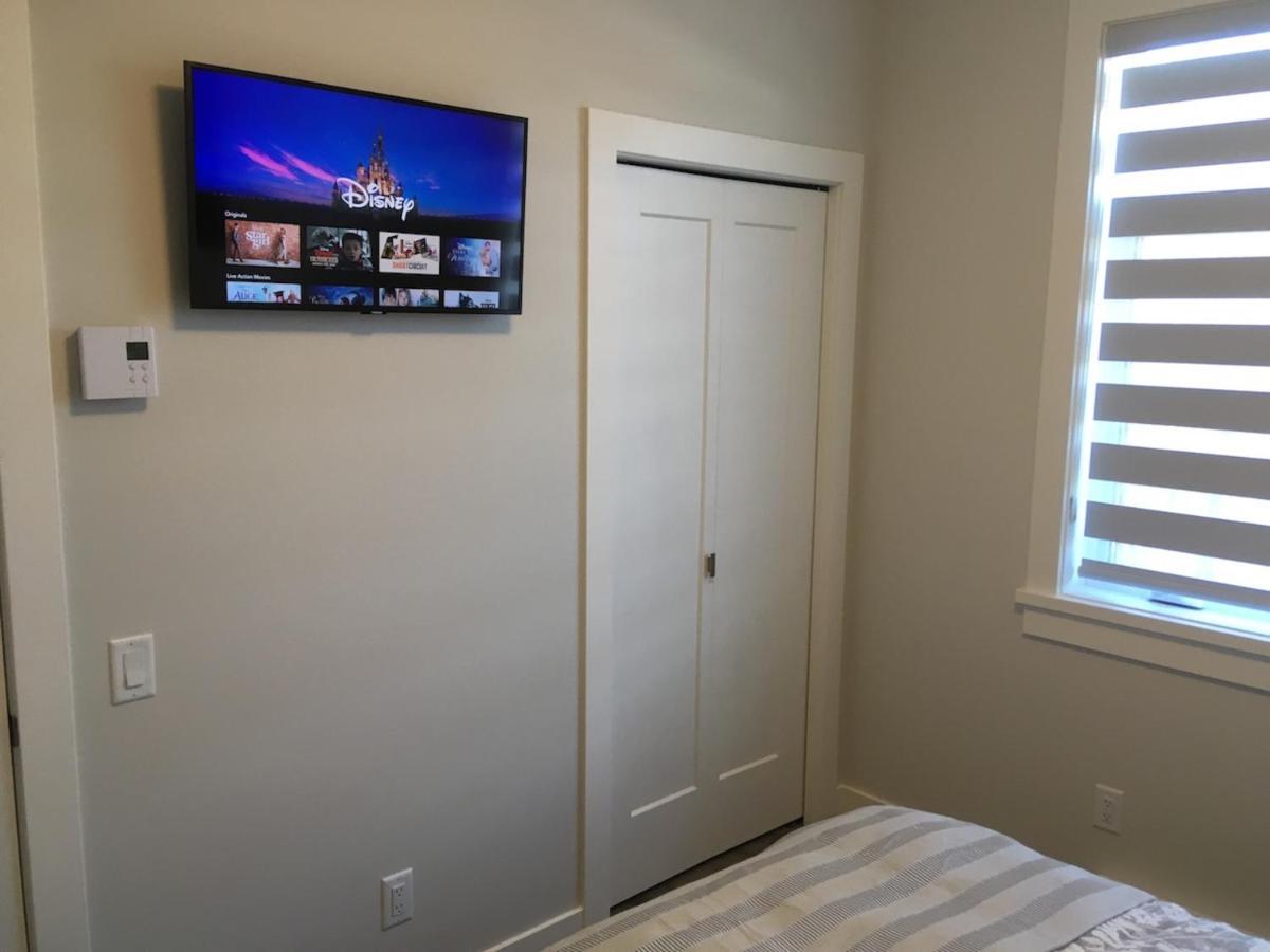 Mollys Cottage-The Suite On Vancouver Island Near Yyj Airport And The Wa And Bc Ferries North Saanich Exterior photo
