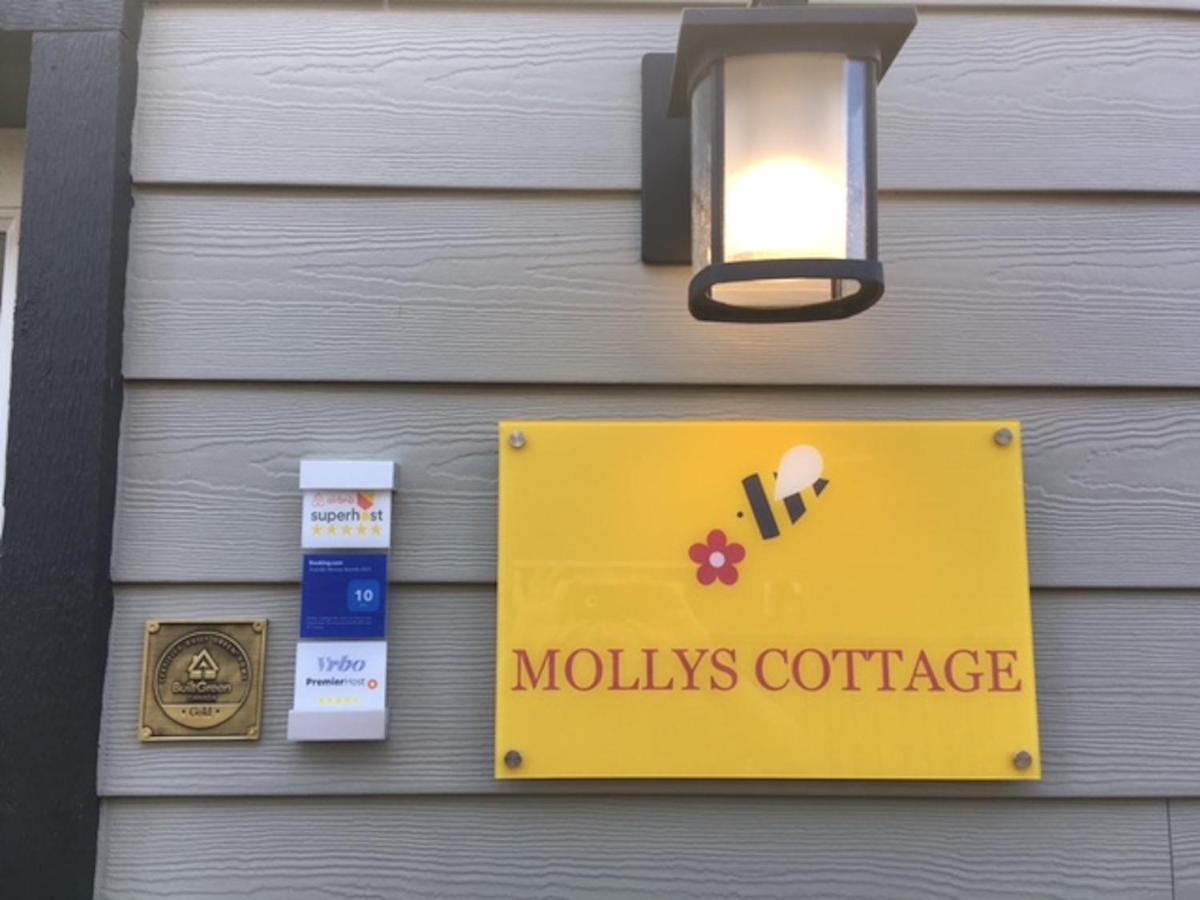 Mollys Cottage-The Suite On Vancouver Island Near Yyj Airport And The Wa And Bc Ferries North Saanich Exterior photo