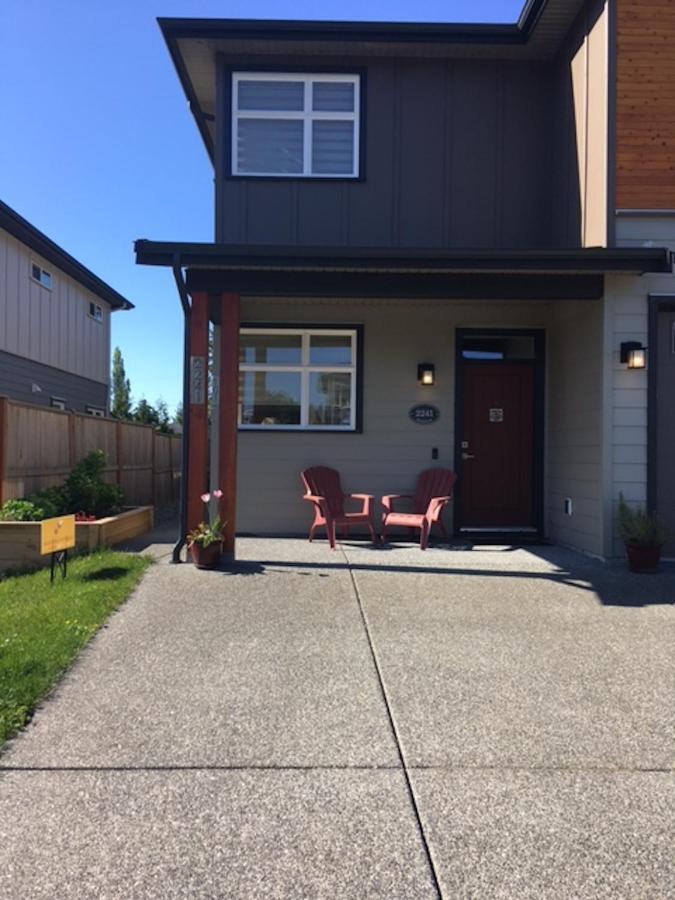 Mollys Cottage-The Suite On Vancouver Island Near Yyj Airport And The Wa And Bc Ferries North Saanich Exterior photo